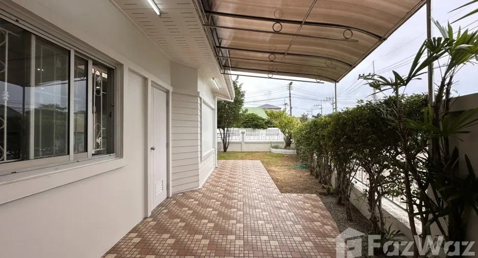 Casa en alquiler de 3 habitaciones en Bang Lamung, Chonburi