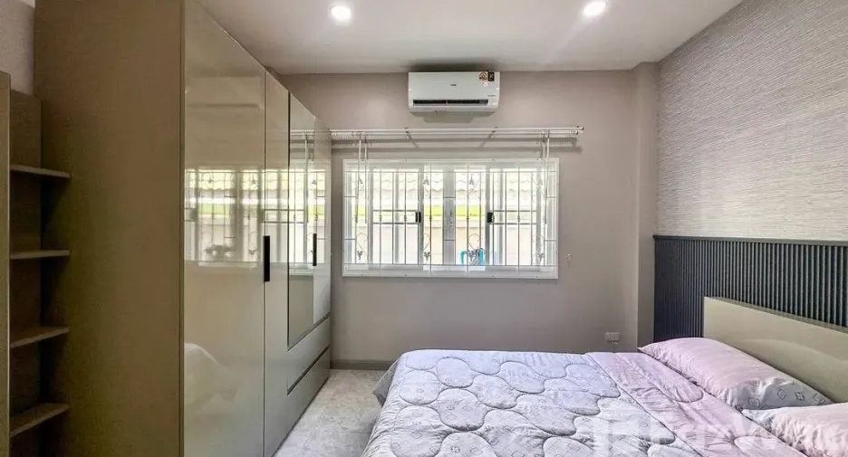 Casa en alquiler de 3 habitaciones en Bang Lamung, Chonburi