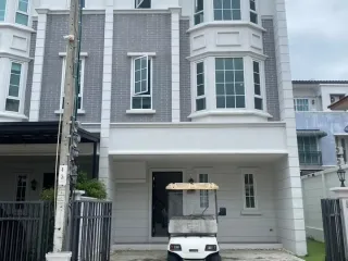 出售 3 卧室 联排别墅 在 Bang Kapi, 曼谷