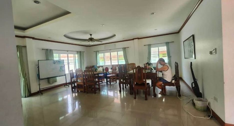 Haus zum Kauf mit 5 Zimmer in Bang Lamung, Chonburi