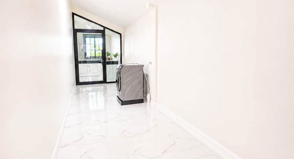 For sale 4 bedrooms villa in Bang Lamung, Chonburi