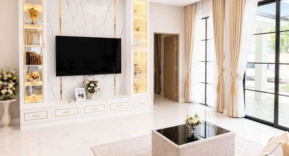 For sale 4 bedrooms villa in Bang Lamung, Chonburi