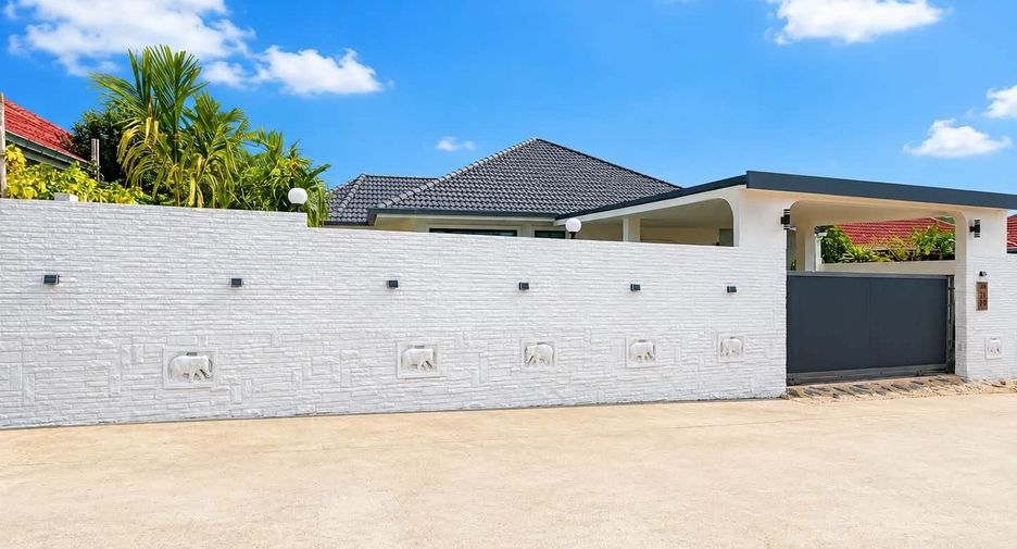 For sale 4 bedrooms villa in Bang Lamung, Chonburi