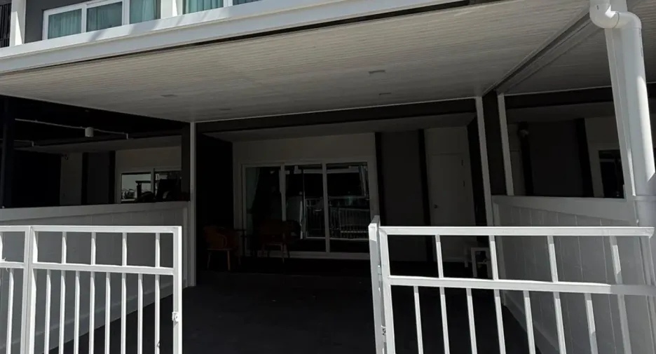 À louer 3 chambres maison de ville à Mueang Phuket, Phuket