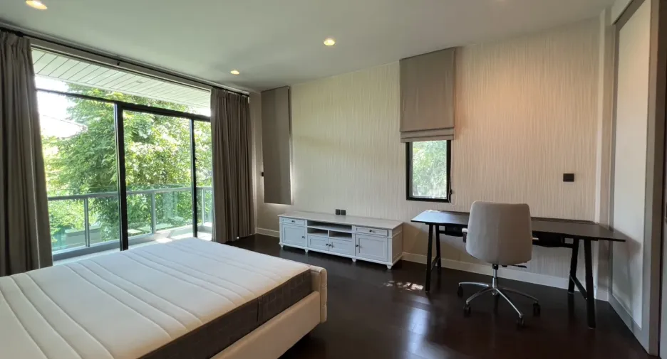 Casa en alquiler de 4 habitaciones en Bang Kapi, Bangkok