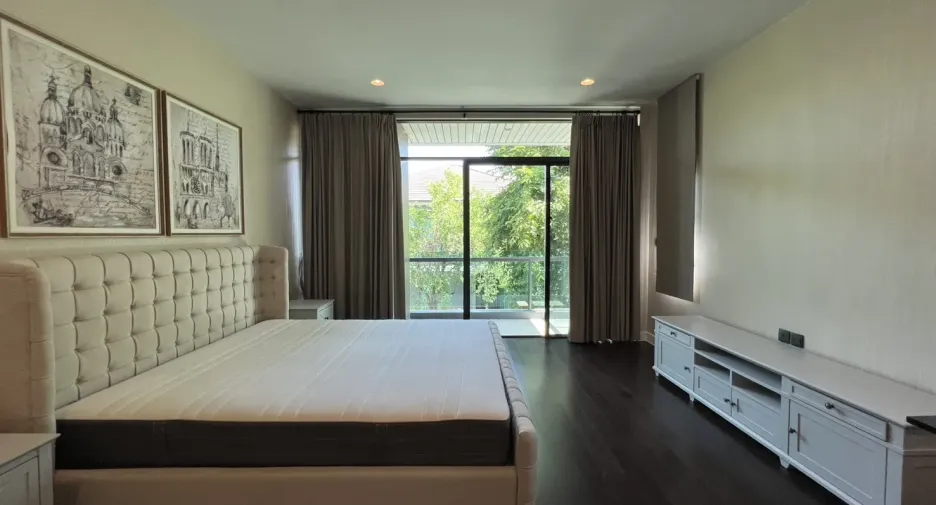Casa en alquiler de 4 habitaciones en Bang Kapi, Bangkok