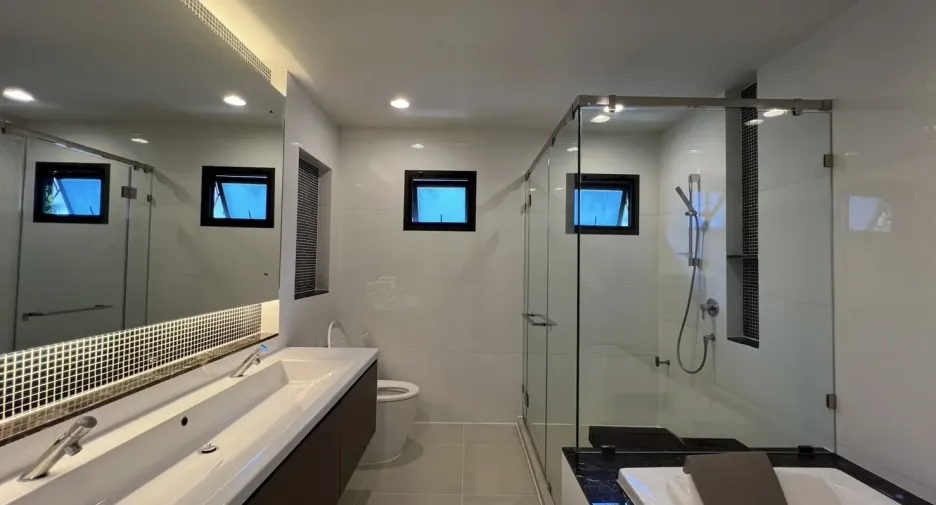 Casa en alquiler de 4 habitaciones en Bang Kapi, Bangkok