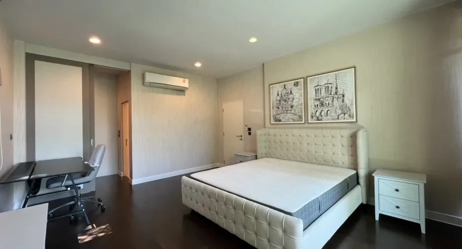 Casa en alquiler de 4 habitaciones en Bang Kapi, Bangkok