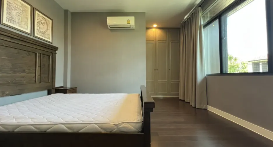 Casa en alquiler de 4 habitaciones en Bang Kapi, Bangkok