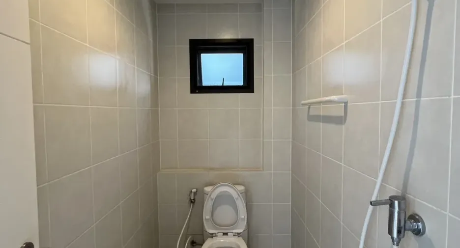 Casa en alquiler de 4 habitaciones en Bang Kapi, Bangkok