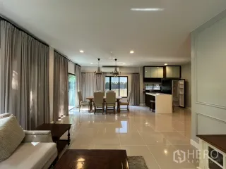 Casa en alquiler de 4 habitaciones en Bang Kapi, Bangkok