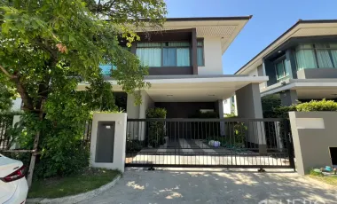 Casa en alquiler de 4 habitaciones en Bang Kapi, Bangkok