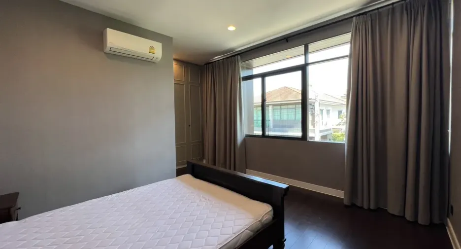 Casa en alquiler de 4 habitaciones en Bang Kapi, Bangkok