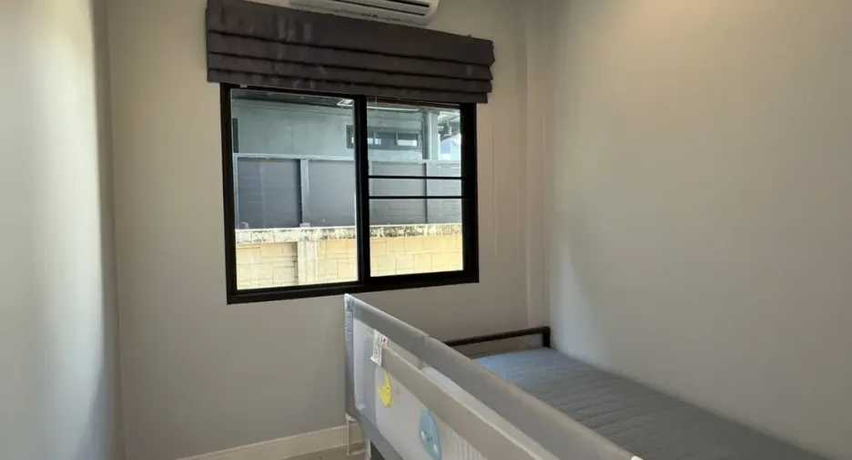 Casa en alquiler de 4 habitaciones en Bang Kapi, Bangkok