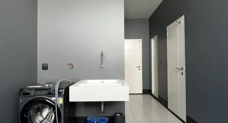 Casa en alquiler de 4 habitaciones en Bang Kapi, Bangkok