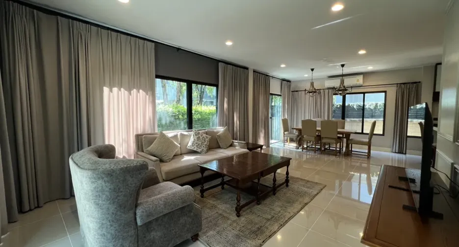 Casa en alquiler de 4 habitaciones en Bang Kapi, Bangkok