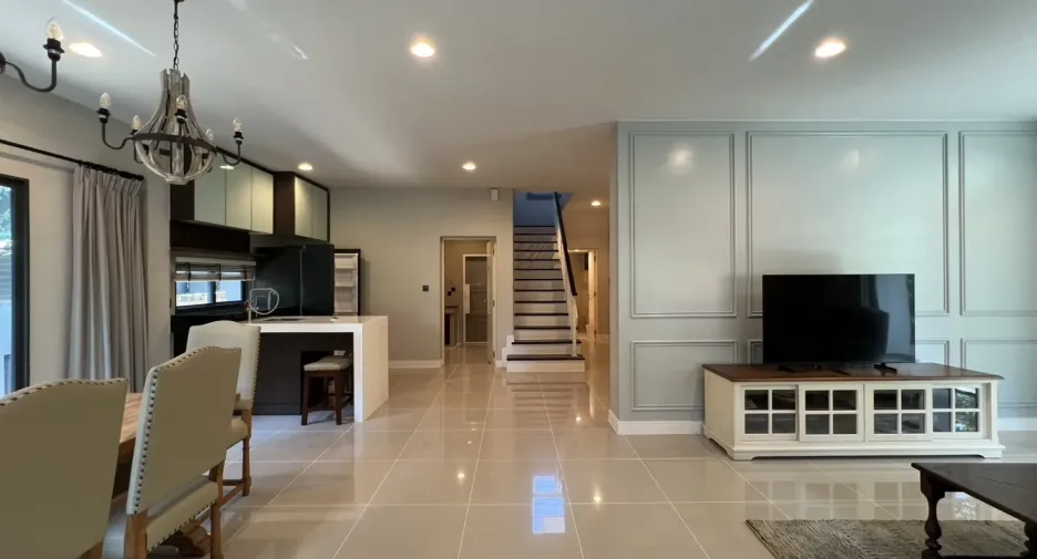 Casa en alquiler de 4 habitaciones en Bang Kapi, Bangkok