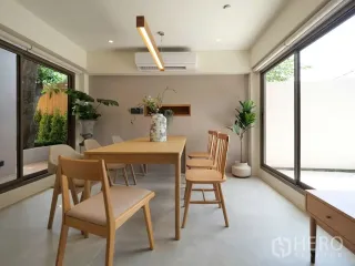 For rent 3 bedrooms house in Watthana, Bangkok