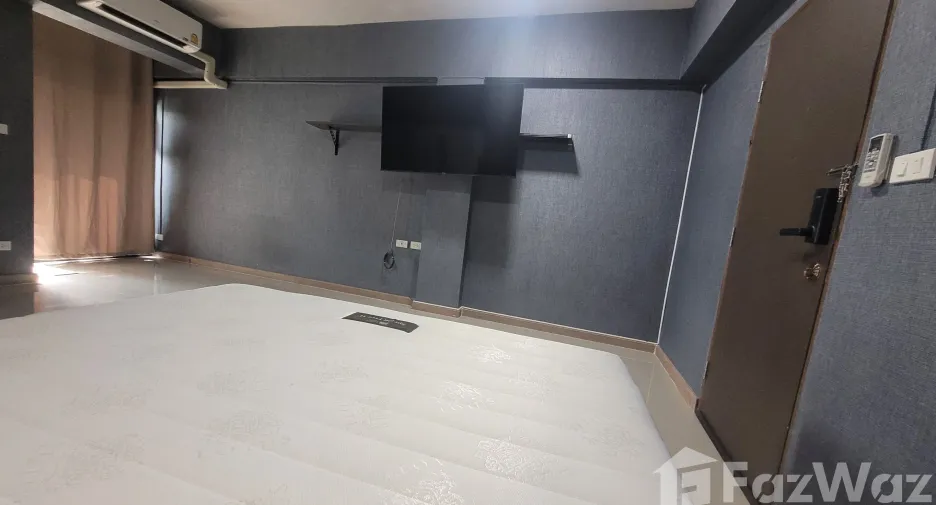 For sale studio condo in Bang Na, Bangkok