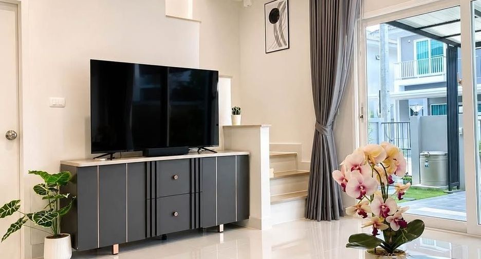 Casa en alquiler de 3 habitaciones en Mueang Phuket, Phuket