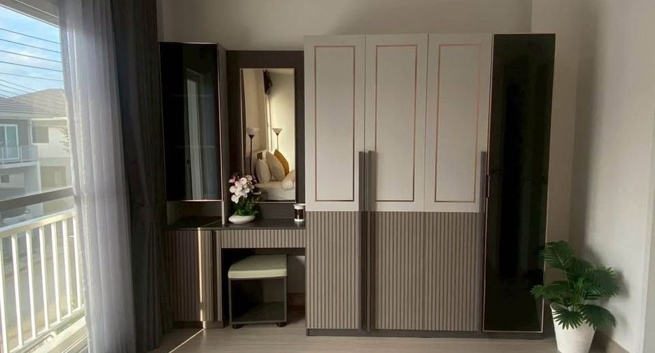 Casa en alquiler de 3 habitaciones en Mueang Phuket, Phuket