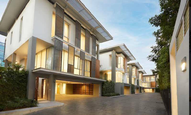 For rent 3 bedrooms townhouse in Huai Khwang, Bangkok
