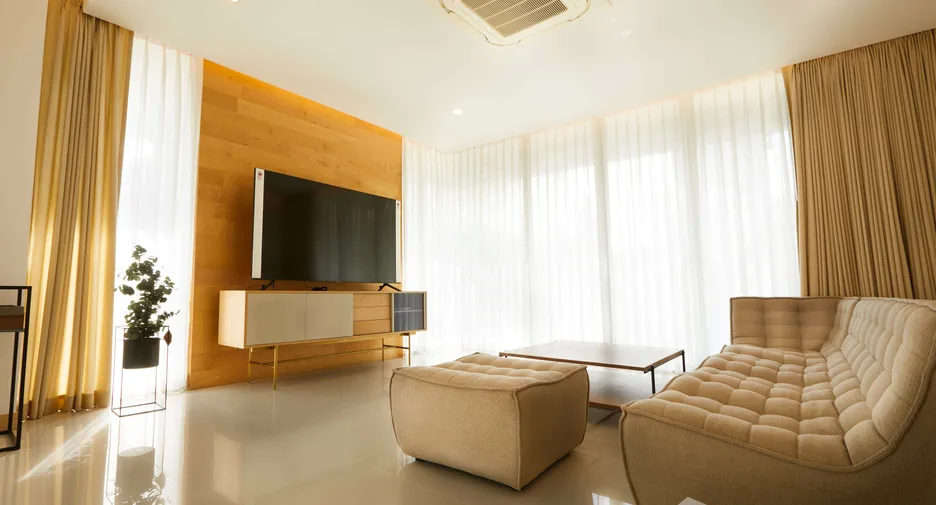 For rent 3 bedrooms townhouse in Huai Khwang, Bangkok