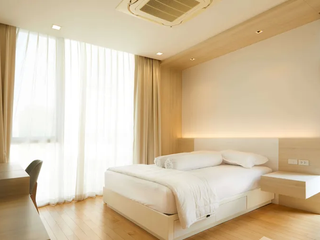 For rent 3 bedrooms townhouse in Huai Khwang, Bangkok