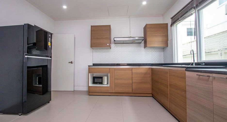 Casa en venta de 4 habitaciones en San Kamphaeng, Chiang Mai