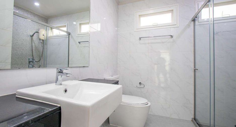 Casa en venta de 4 habitaciones en San Kamphaeng, Chiang Mai