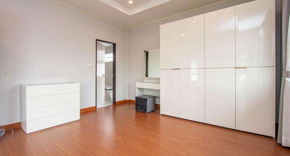 Casa en venta de 4 habitaciones en San Kamphaeng, Chiang Mai