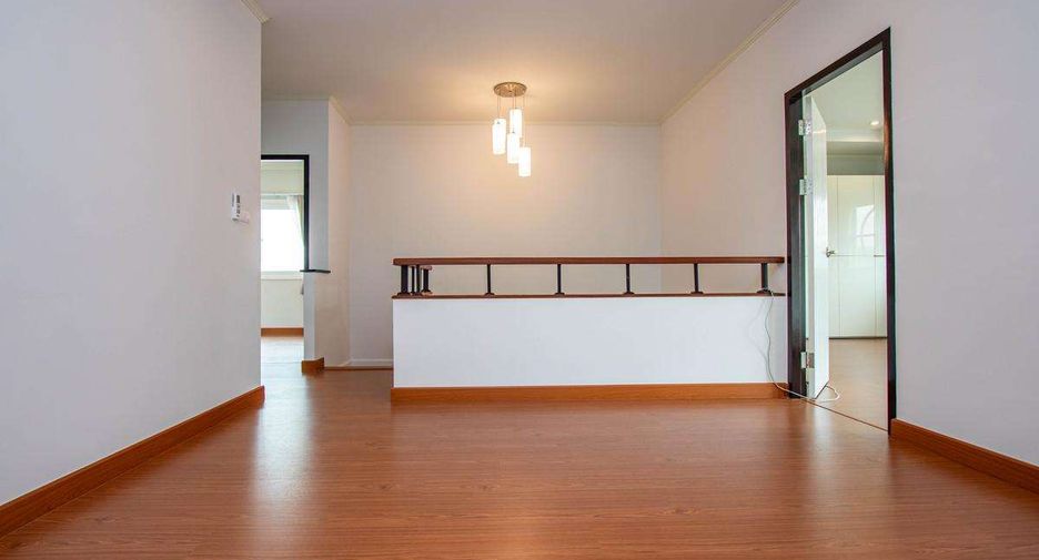 Casa en venta de 4 habitaciones en San Kamphaeng, Chiang Mai