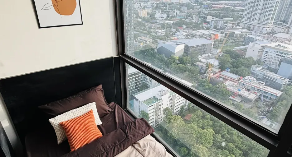 For rent 2 bedrooms condo in Khlong Toei, Bangkok