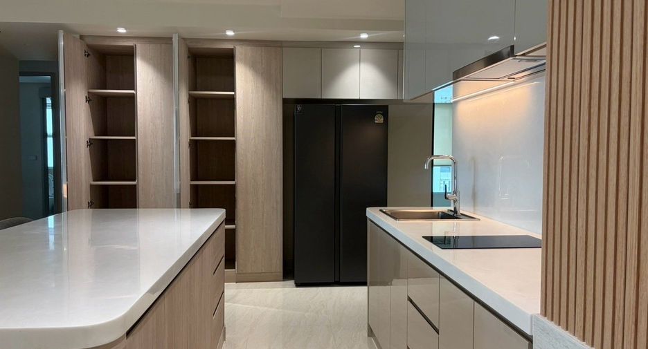 For rent 3 bedrooms condo in Khlong Toei, Bangkok