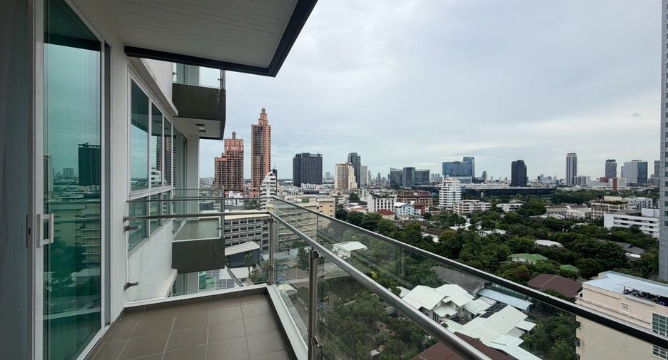 For rent 3 bedrooms condo in Khlong Toei, Bangkok