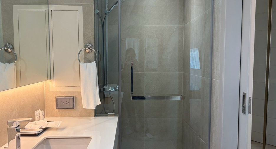For rent 3 bedrooms condo in Khlong Toei, Bangkok