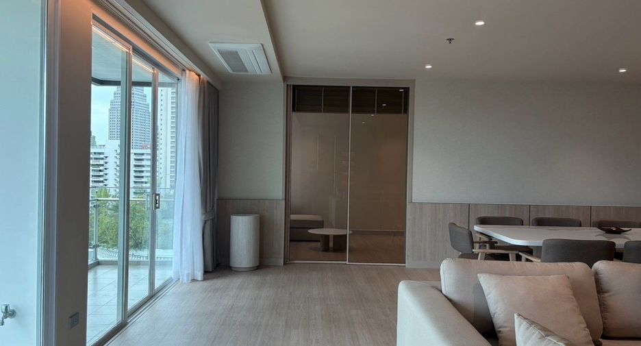 For rent 3 bedrooms condo in Khlong Toei, Bangkok