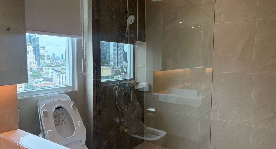 For rent 3 bedrooms condo in Khlong Toei, Bangkok
