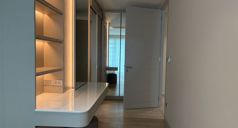 For rent 3 bedrooms condo in Khlong Toei, Bangkok