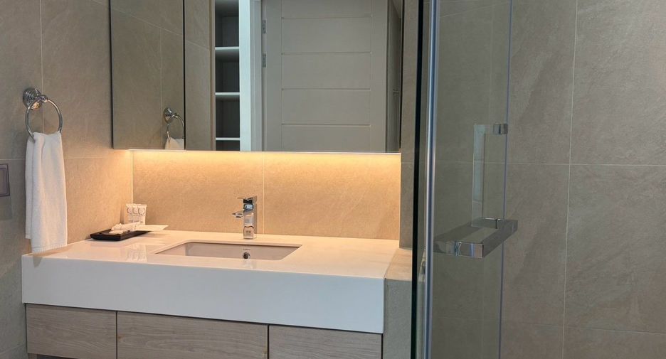 For rent 3 bedrooms condo in Khlong Toei, Bangkok