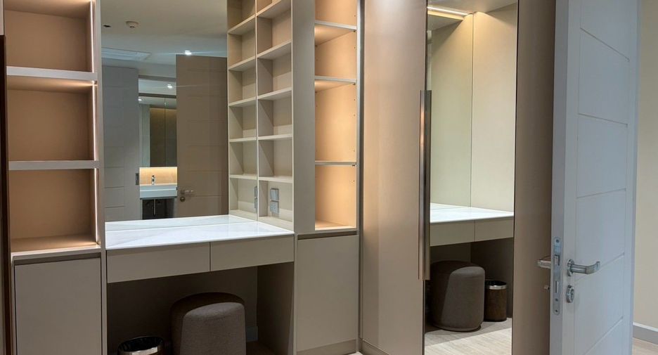 For rent 3 bedrooms condo in Khlong Toei, Bangkok