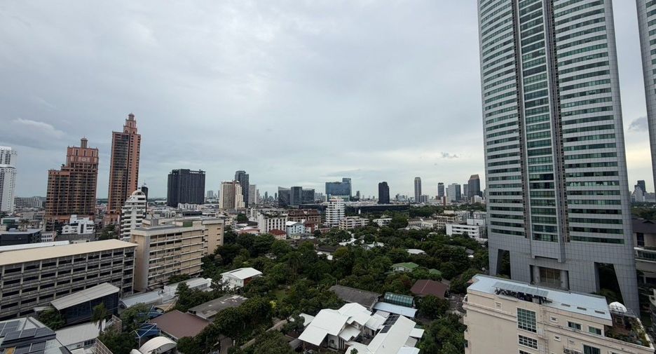For rent 3 bedrooms condo in Khlong Toei, Bangkok