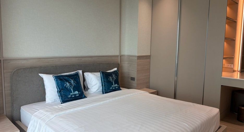 For rent 3 bedrooms condo in Khlong Toei, Bangkok