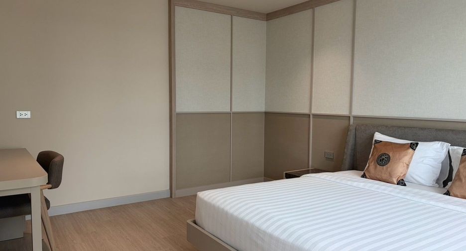 For rent 3 bedrooms condo in Khlong Toei, Bangkok