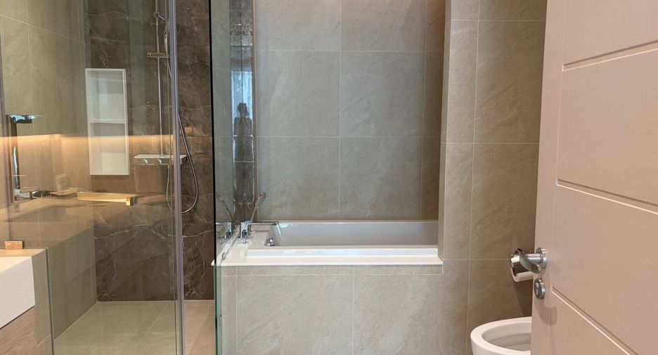 For rent 3 bedrooms condo in Khlong Toei, Bangkok