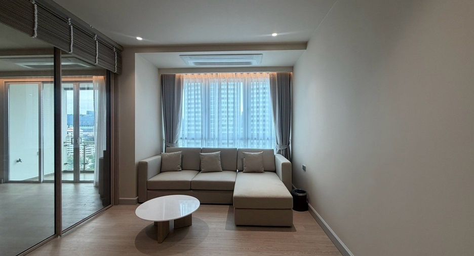 For rent 3 bedrooms condo in Khlong Toei, Bangkok