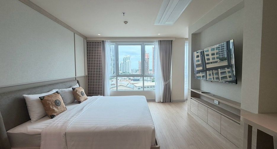 For rent 3 bedrooms condo in Khlong Toei, Bangkok