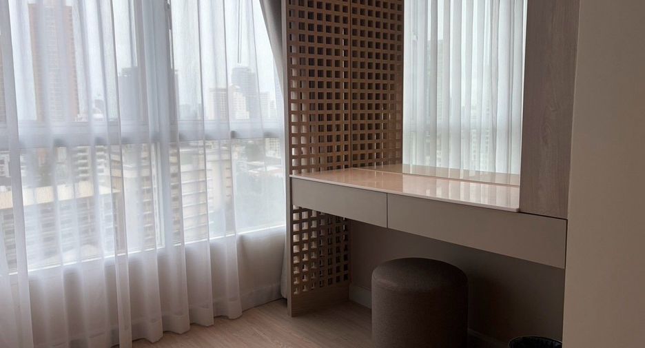 For rent 3 bedrooms condo in Khlong Toei, Bangkok