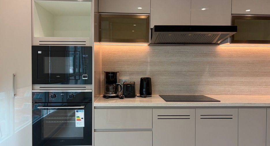 For rent 3 bedrooms condo in Khlong Toei, Bangkok