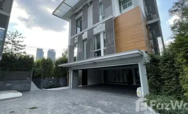 For rent 3 bedrooms townhouse in Huai Khwang, Bangkok